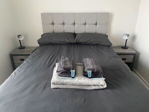 2 soverom, strykejern/-brett, wi-fi og sengetøy