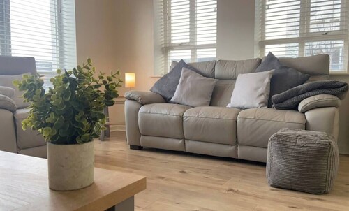 Ebrington Apartment - Walk across the Peace Bridge to Derry City Centre!