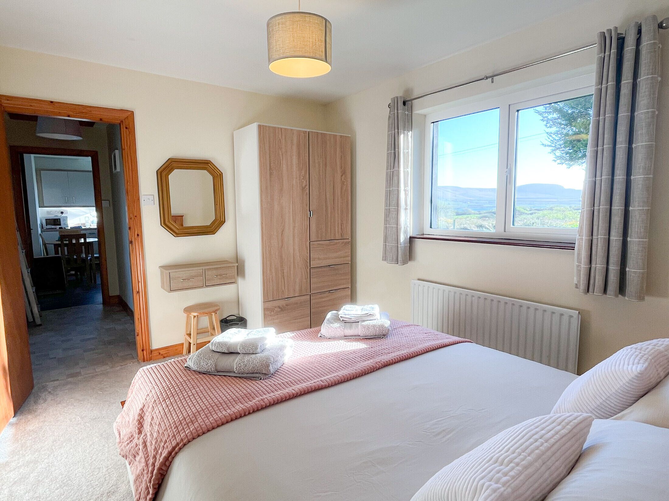 2 bedrooms, iron/ironing board, bed sheets