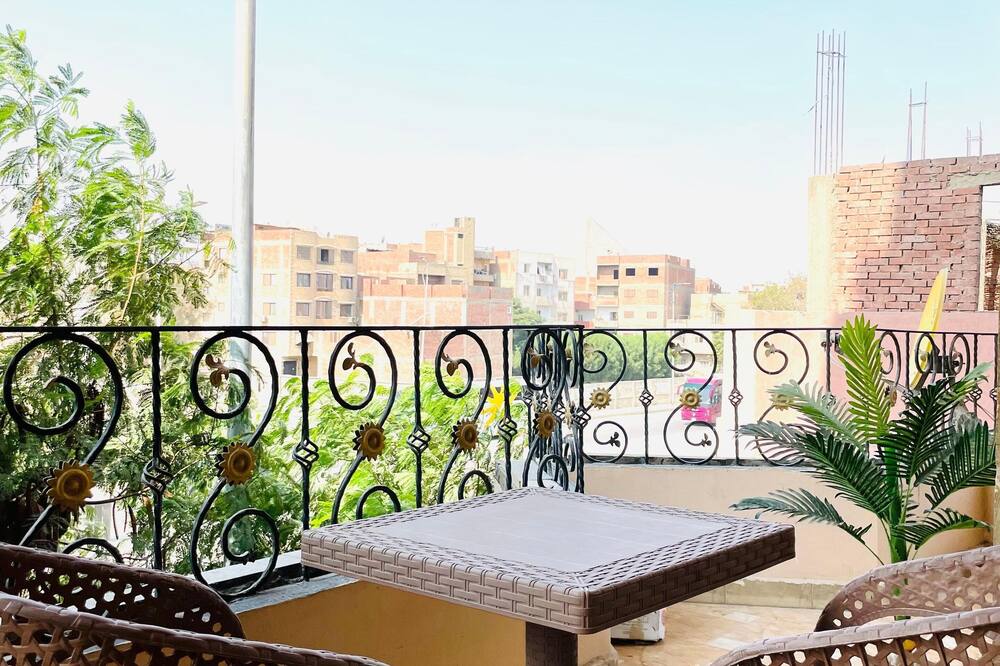 The King Narmar Hotel