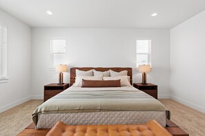 4 Schlafzimmer, Schreibtisch, Bügeleisen/Bügelbrett, Reisekinderbett