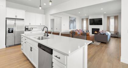 Modern Home Near Bridger Bowl, Big Sky & Yellowstone