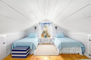 4 bedrooms, desk, iron/ironing board, free WiFi