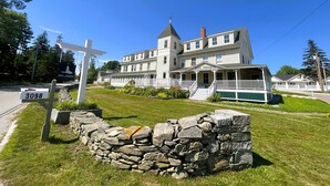Unclassified image, 4 of 26, button - Hotel Pemaquid (New Harbor)