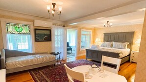 Unclassified image, 3 of 26, button - Hotel Pemaquid (New Harbor)