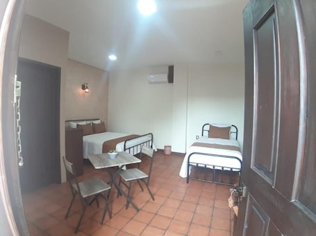 Triple Room, Balcony, Courtyard View. Hotel Boutique Casa de las Flores