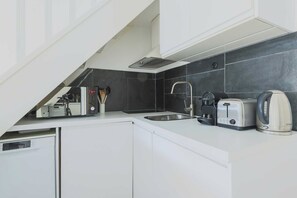 Appartement | Cuisine privée | Réfrigérateur, micro-ondes, plaque de cuisson, lave-vaisselle