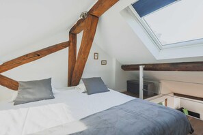 Apartment | 2 bedrooms, iron/ironing board, bed sheets - Central Flat - 2bdr/4p - Ile Stlouis Paris (Paris)