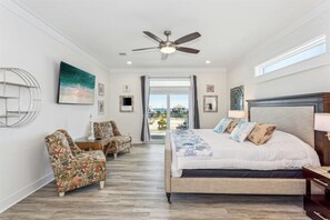 5 bedrooms, WiFi, bed sheets