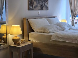 Bureau, fer et planche à repasser, Wi-Fi gratuit, draps fournis