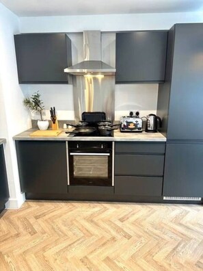 Refrigerador, microondas, horno, placa de cocina