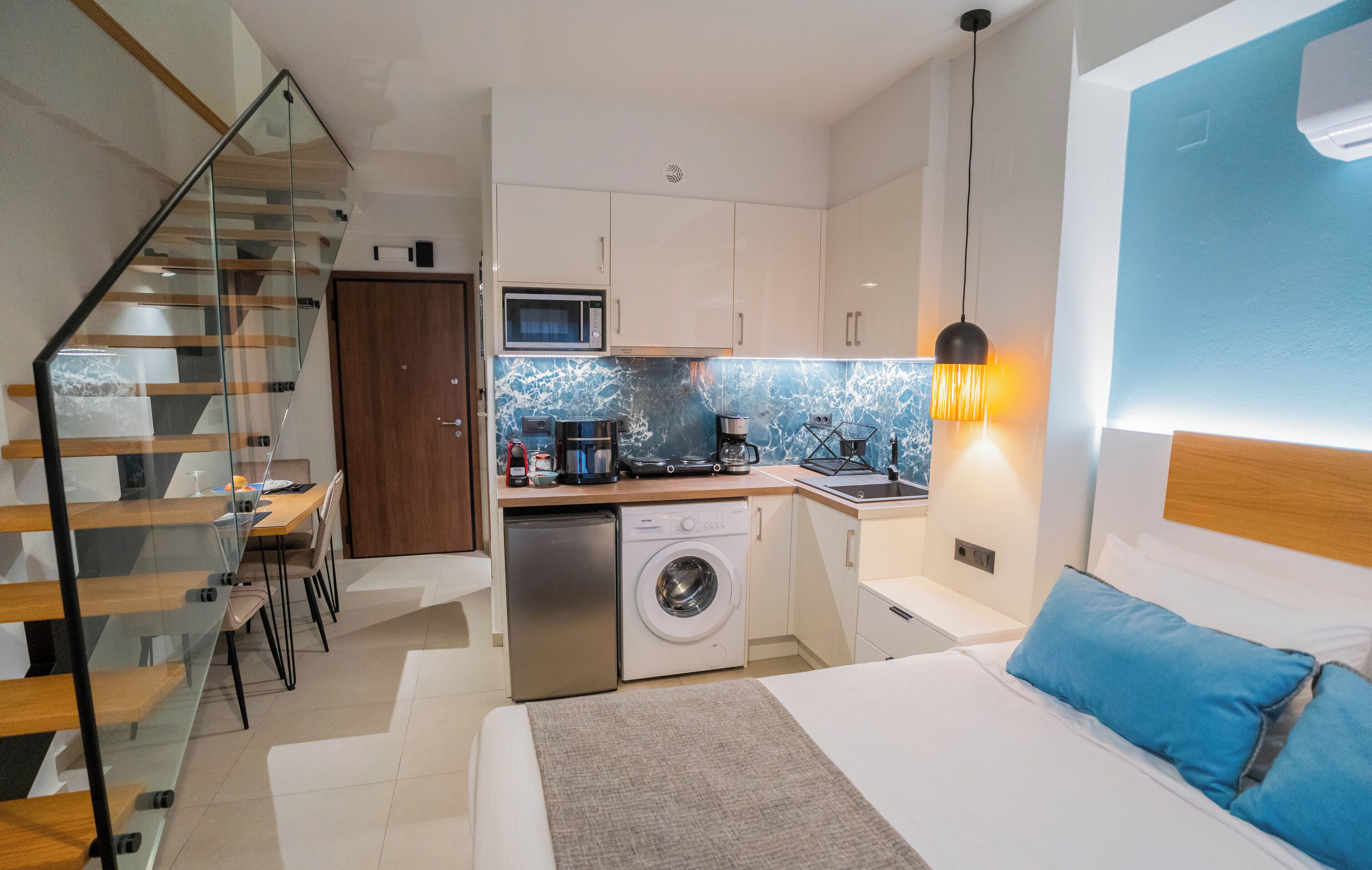 Suite Split Level with Outdoor Jetted Tub and Panoramic View | Safe på rommet, lydisolert, strykejern/-brett og wi-fi (inkludert)