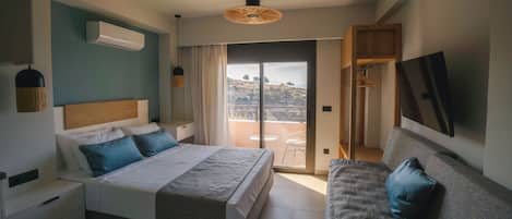 Junior Suite with Panoramic View | In-room safe, soundproofing, iron/ironing board, free WiFi