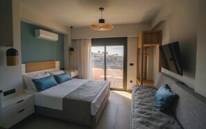 Junior Suite with Panoramic View | Safe på rommet, lydisolert, strykejern/-brett og wi-fi (inkludert)