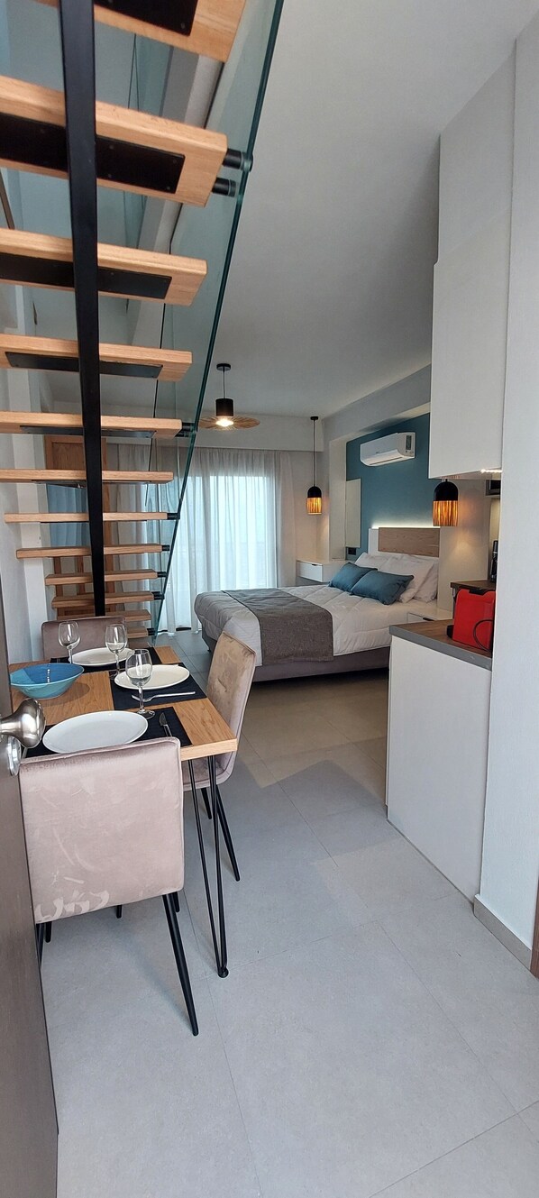 Suite Split Level with Outdoor Jetted Tub and Panoramic View | 客房内保险箱、隔音、熨斗/熨衣板、免费 WiFi