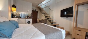 Suite Split Level with Outdoor Jetted Tub and Panoramic View | 客房内保险箱、隔音、熨斗/熨衣板、免费 WiFi