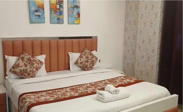 3 chambres, fer et planche à repasser, Wi-Fi, literie fournie