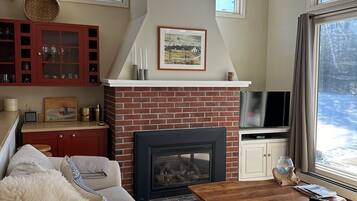 Smart TV, fireplace