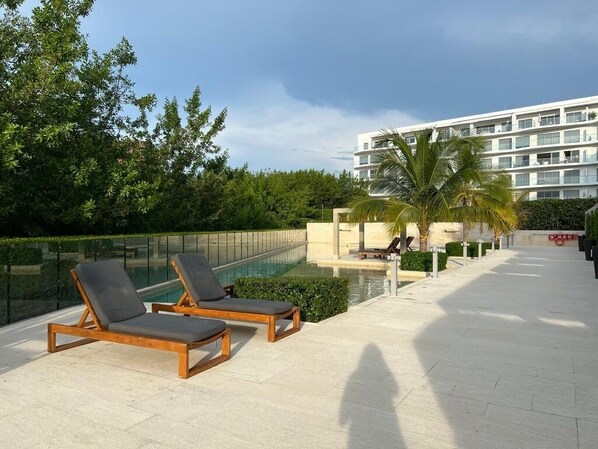 Outdoor pool, a heated pool