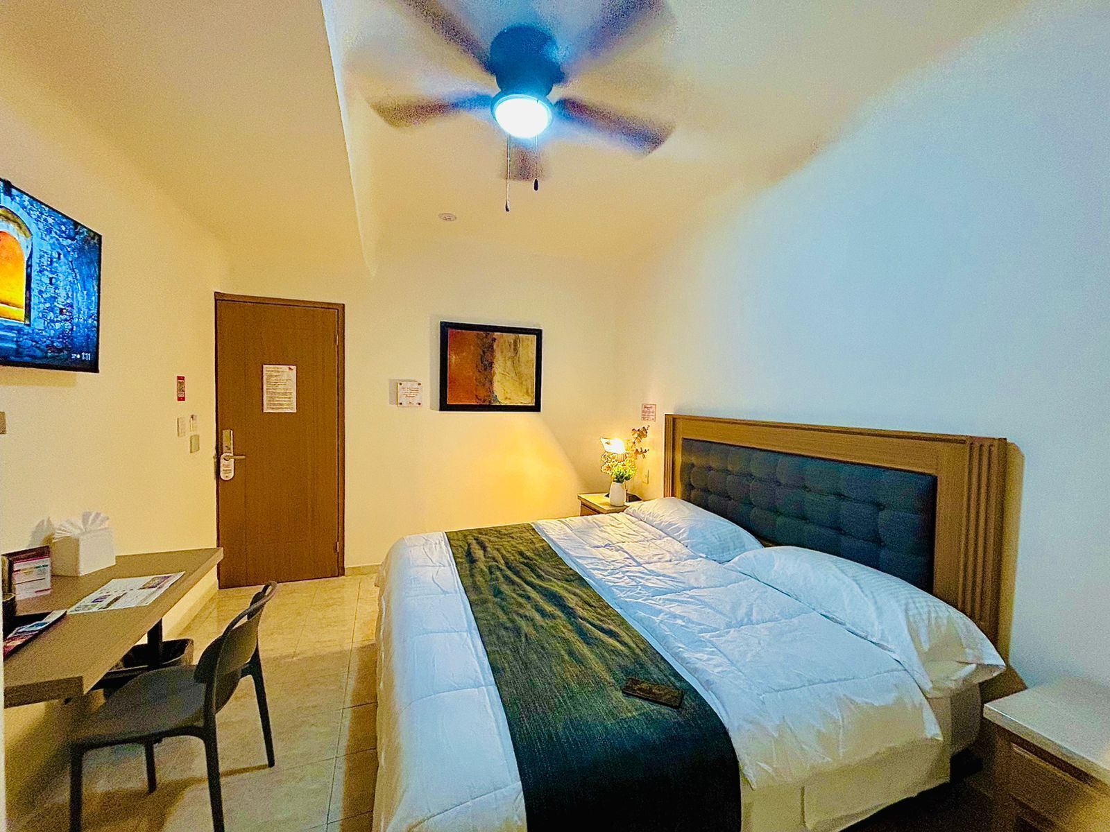 Deluxe suite | Een kluis op de kamer, een strijkplank/strijkijzer, gratis wifi