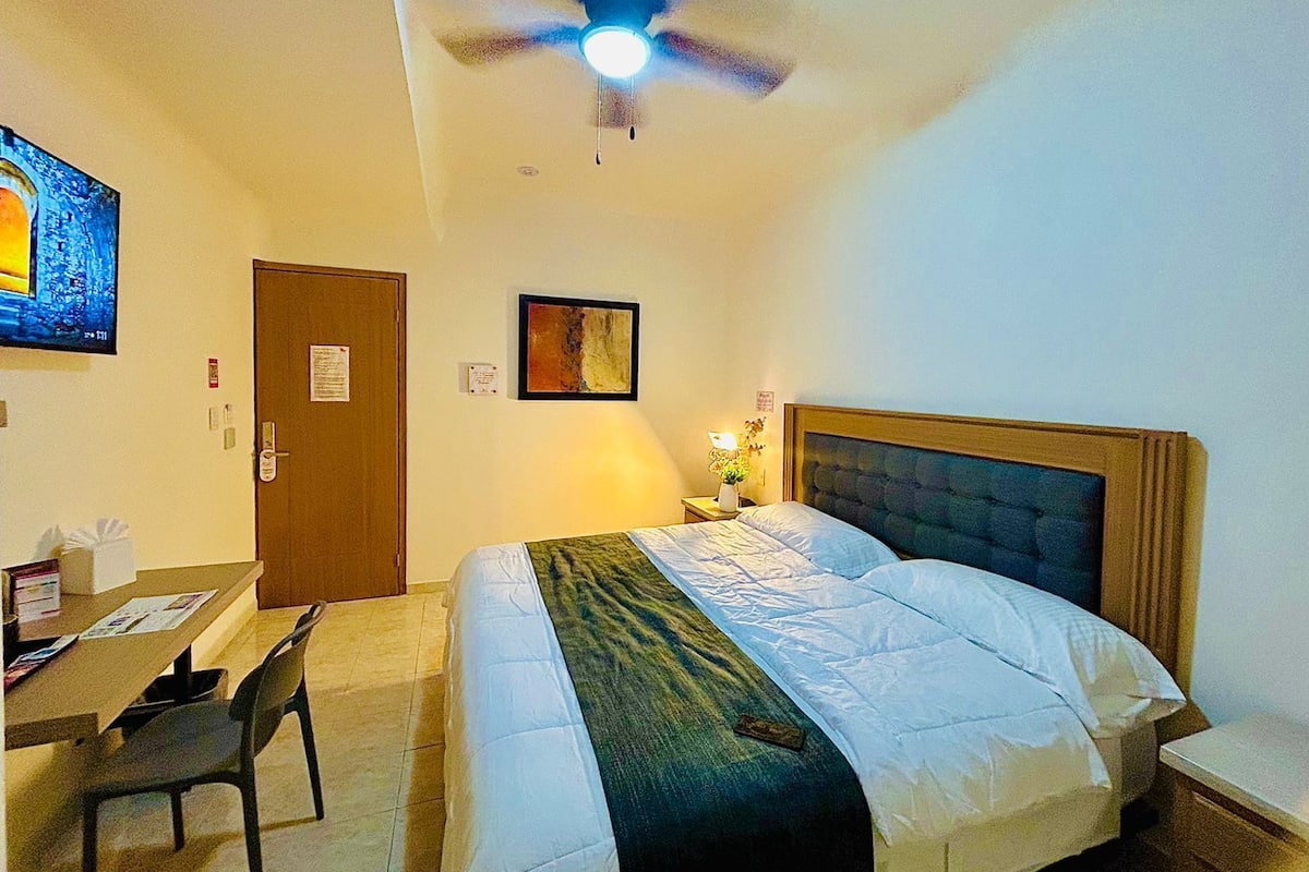 Deluxe Suite | 1 bedroom, in-room safe, iron/ironing board, free WiFi