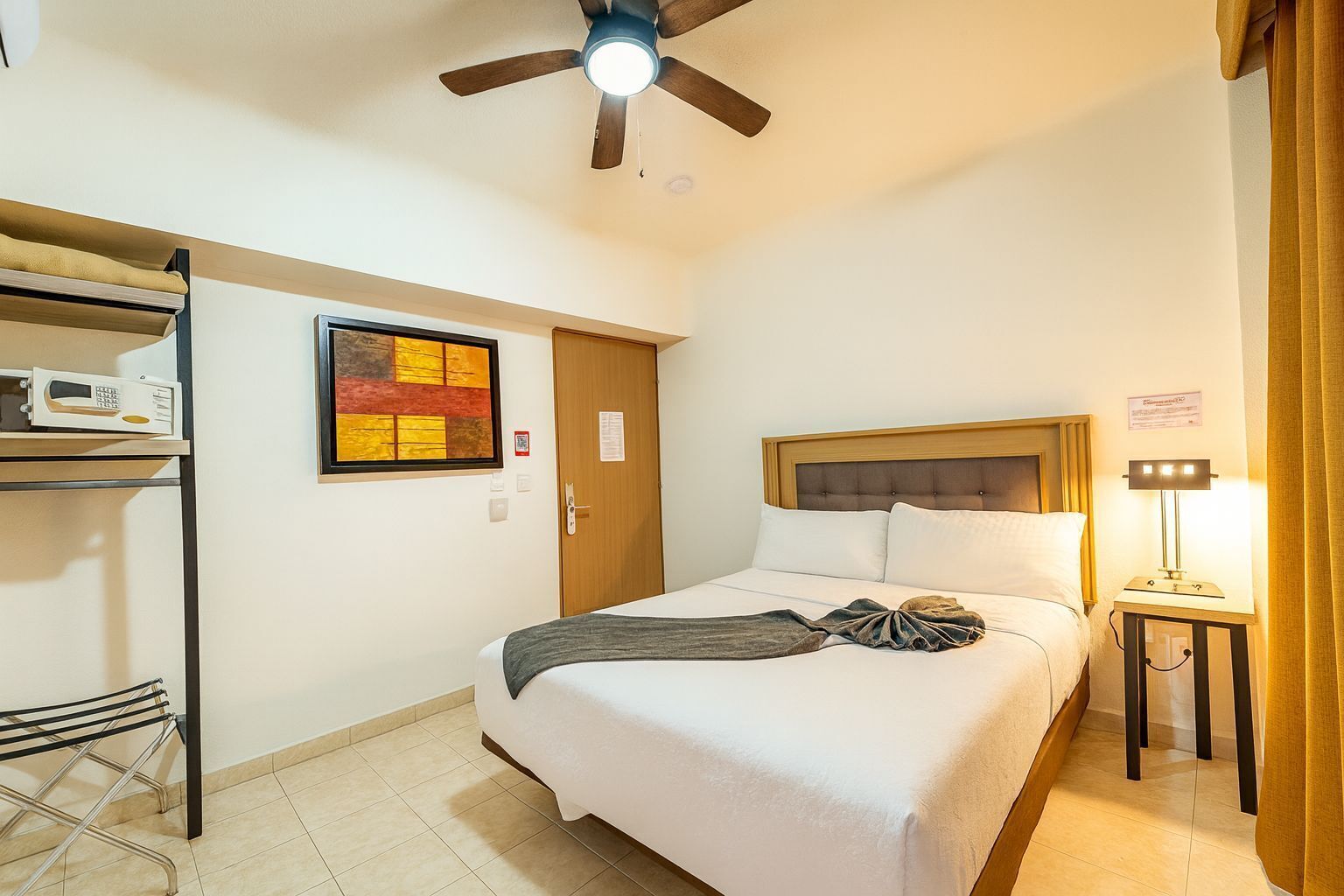 Basic Single Room | In-room safe, iron/ironing board, free WiFi, bed sheets