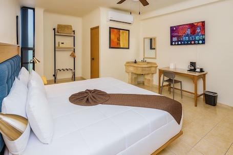 Basic Single Room | In-room safe, iron/ironing board, free WiFi, bed sheets