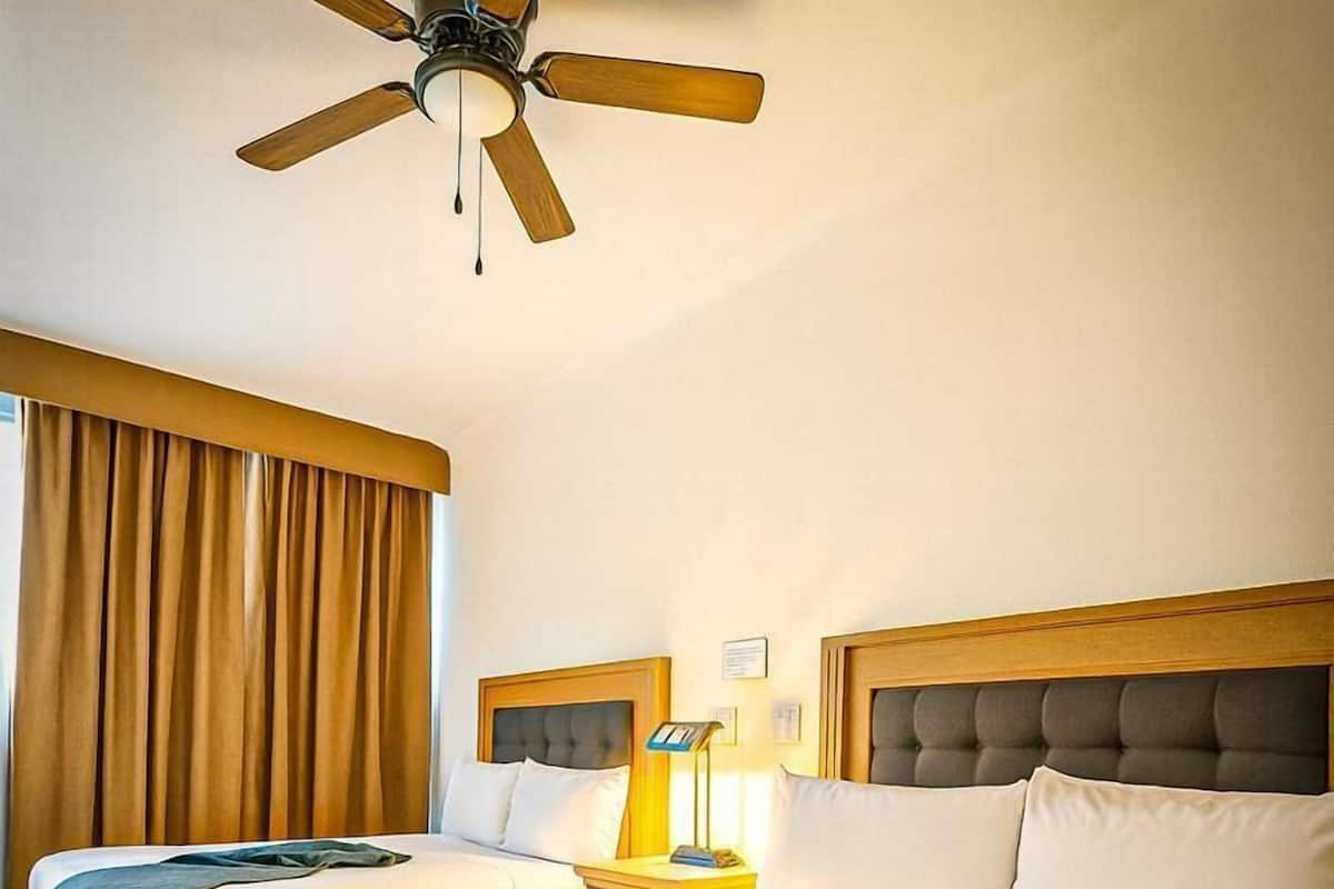 豪華雙人房, 山景 | 客房內保險箱、熨斗/熨衣板、免費無線上網、床單