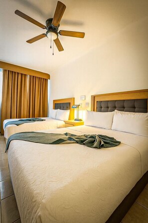 Deluxe Double Room, Mountain View | In-room safe, iron/ironing board, free WiFi, bed sheets - Hotel Grand Lion (Torreon)