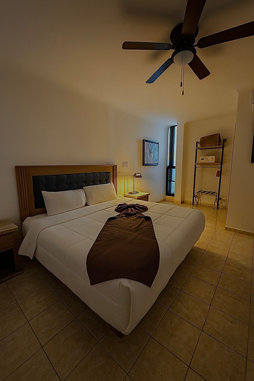 Suite Deluxe | Caja fuerte, tabla de planchar con plancha, wifi gratis y ropa de cama