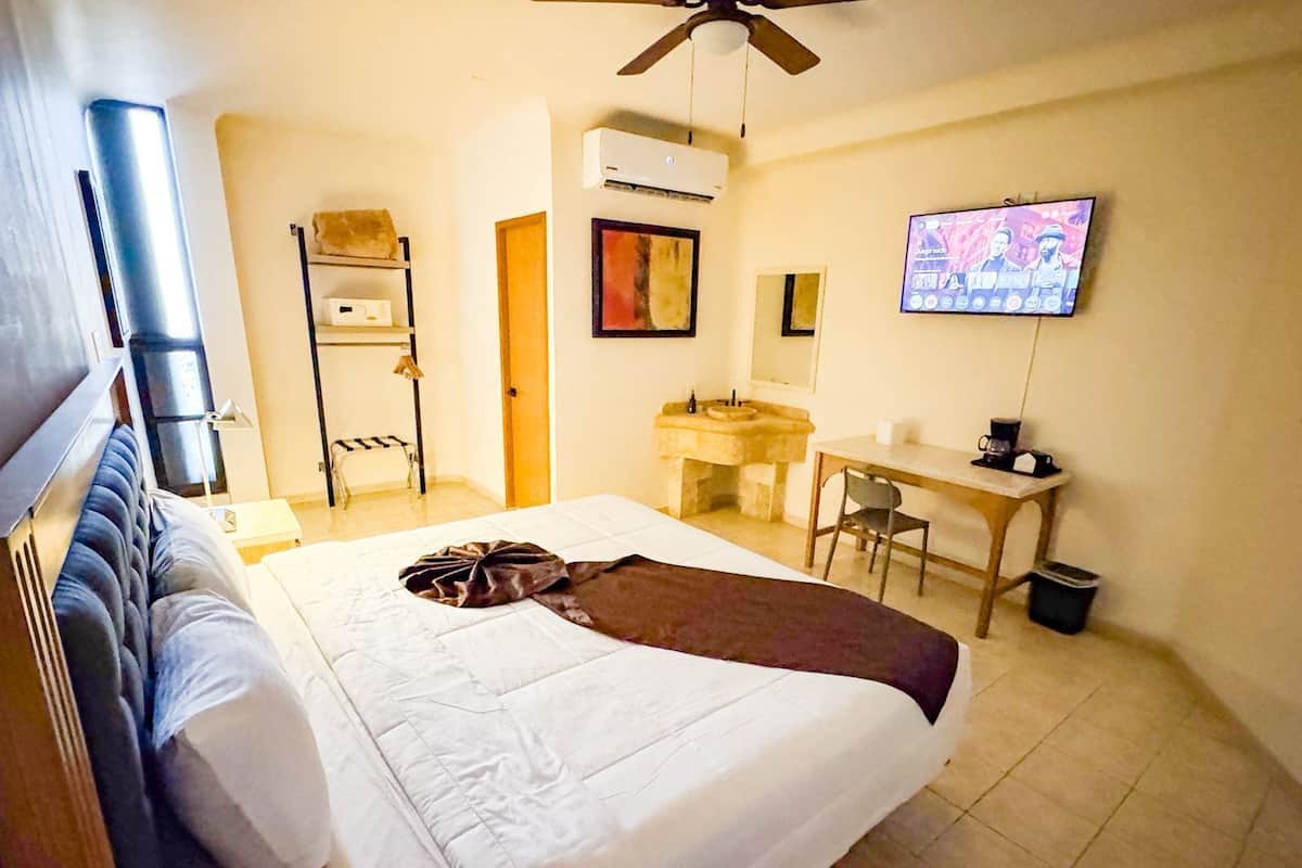 豪華套房 | 客房內保險箱、熨斗/熨衣板、免費無線上網、床單