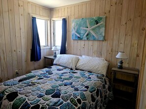 5 bedrooms, iron/ironing board, travel crib, free WiFi - RIGHT ON THE BOARDWALK & BEACH ~ Stunning View, Ocean Breezes and Boardwalk Fun! (Point Pleasant Beach)