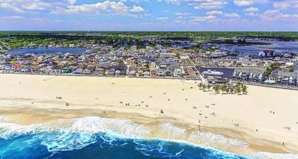 RIGHT ON THE BOARDWALK & BEACH ~ Stunning View, Ocean Breezes and Boardwalk Fun!