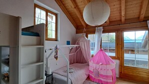 3 soverom, strykejern/-brett, wi-fi og sengetøy