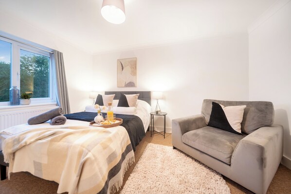 4 bedrooms, desk, free WiFi, bed sheets