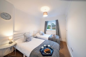 4 bedrooms, desk, free WiFi, bed sheets