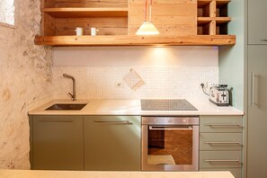 Cookware/dishes/utensils
