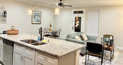 3-bedroom townhome in charming Cleveland: central air, WiFi, cable. Gorgeous!