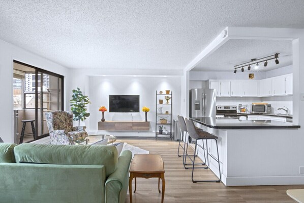 Interior - Stylish Suite at Stampede w/ Free Parking, AC (Calgary)