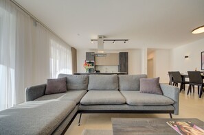 Una televisión, libros