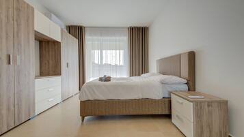 3 bedrooms, iron/ironing board, free WiFi, bed sheets