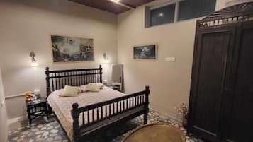 1 bedroom, desk, iron/ironing board, WiFi