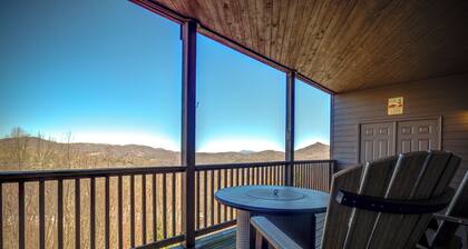 Luxury large 2-bedroom condo Mountain Views Ski in/out Sugar Mountain Banner Elk