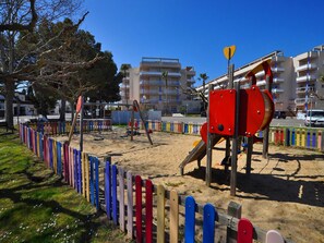 Apartment | Children's area - Apartment in Roses With Large Terrace (Roses)