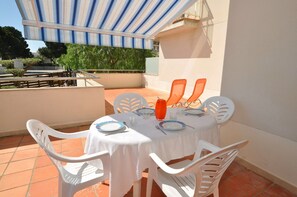 Outdoor dining - Apartment in Roses With Large Terrace (Roses)