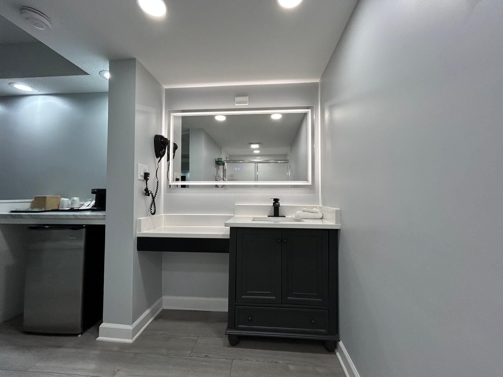 Room, 1 Queen Bed, Jetted Tub | Free WiFi, bed sheets