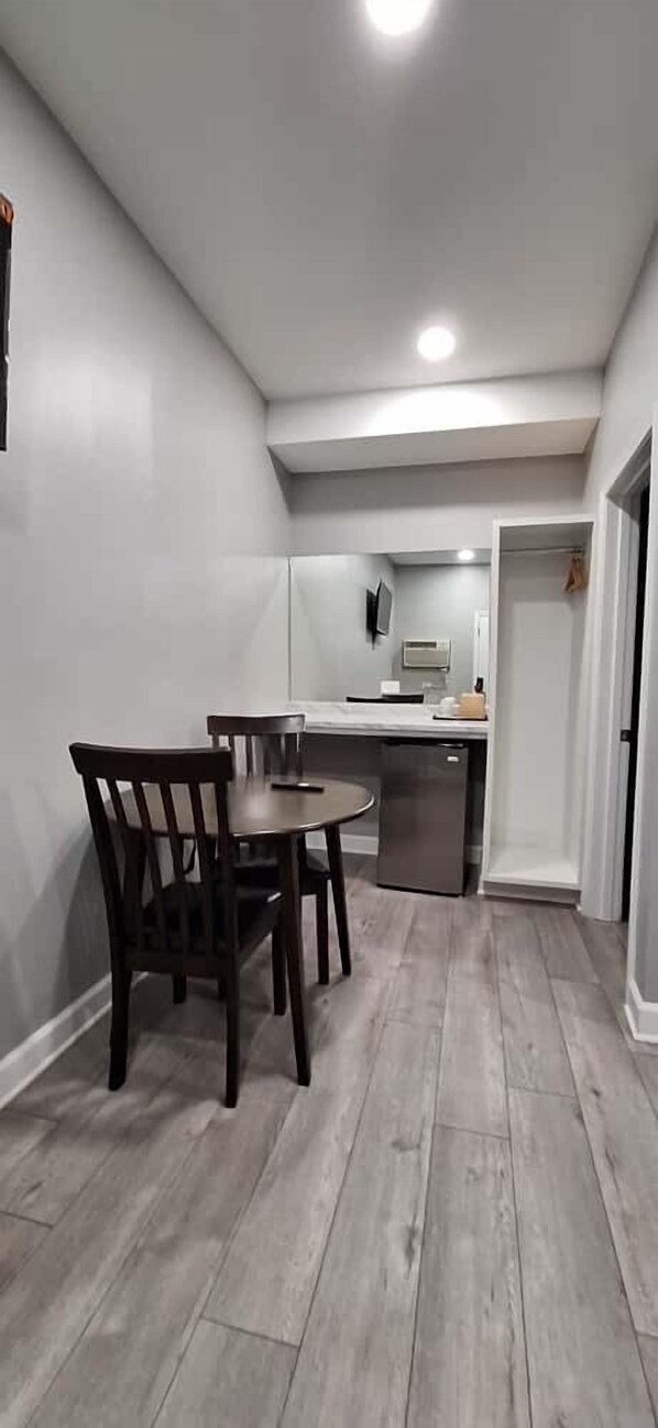 واي فاي مجانًا وملاءات أسرّة