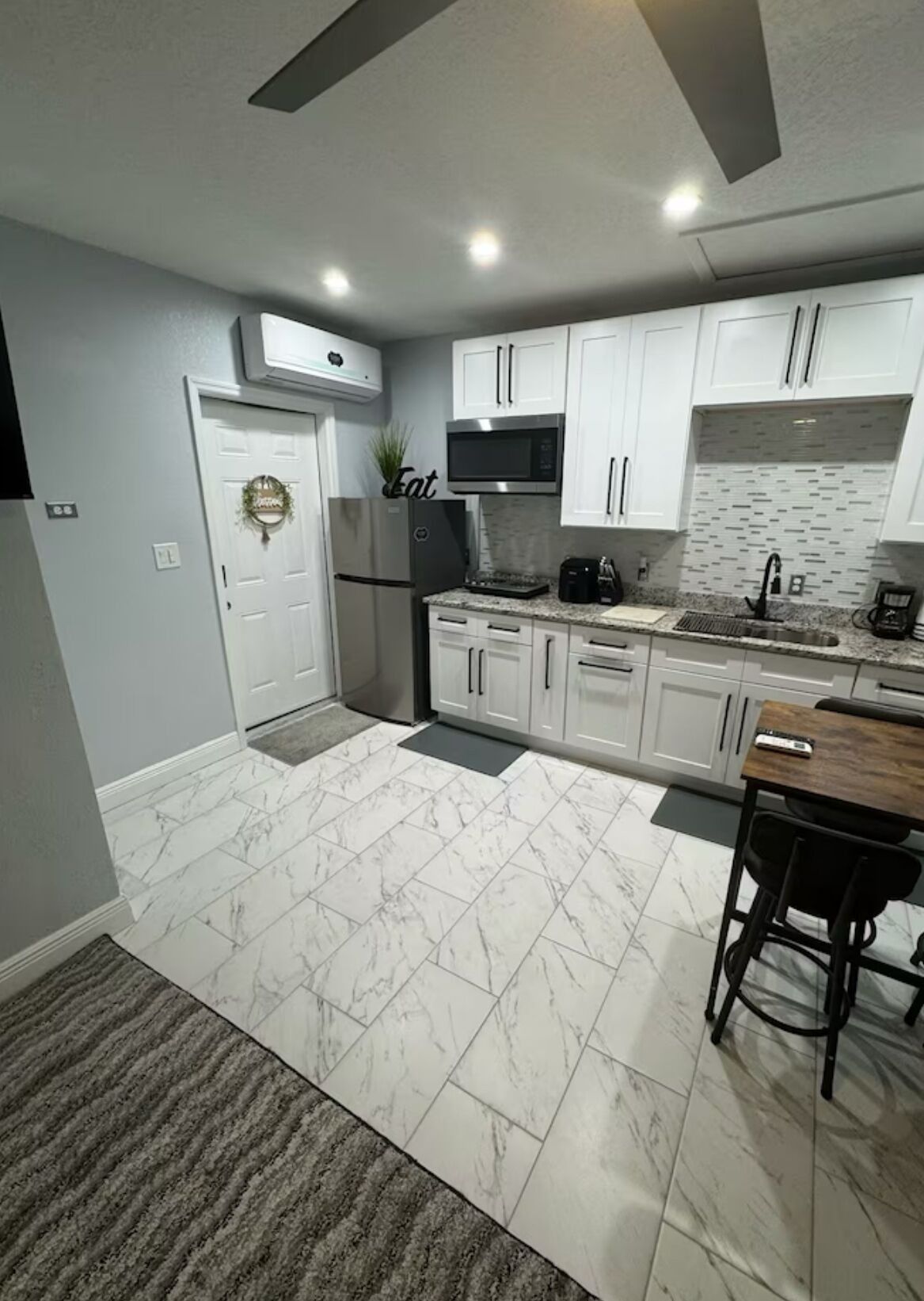 Fridge, microwave, stovetop, coffee/tea maker