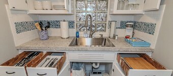 City View Suite Unit #6 -2 BR 1BA in serene Fairport Harbor