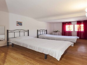 Room - Nice Apartment Only 50 m From Beach in Roses (Roses)